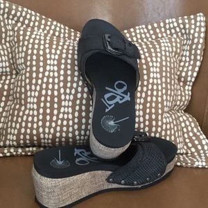 OTBT black leather and canvas wedge